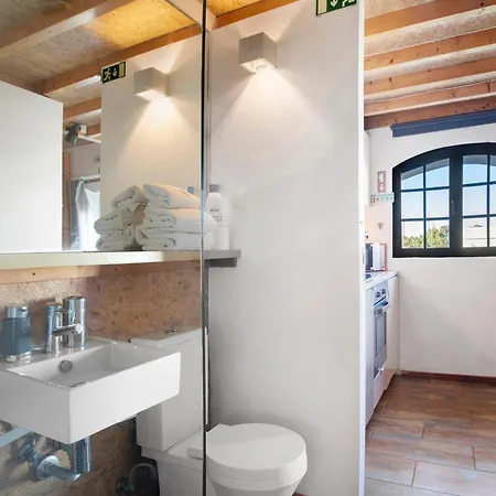 Surfcastle And Surf School Ferrel (Leiria)