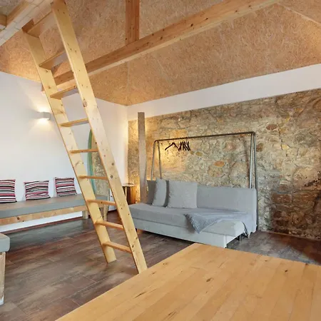 Surfcastle And Surf School Ferrel (Leiria)