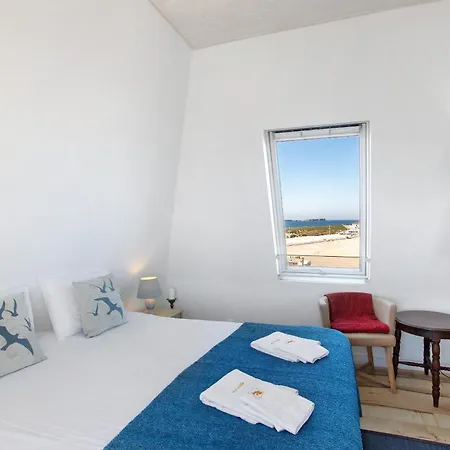 Surfcastle And Surf School Ferrel (Leiria)