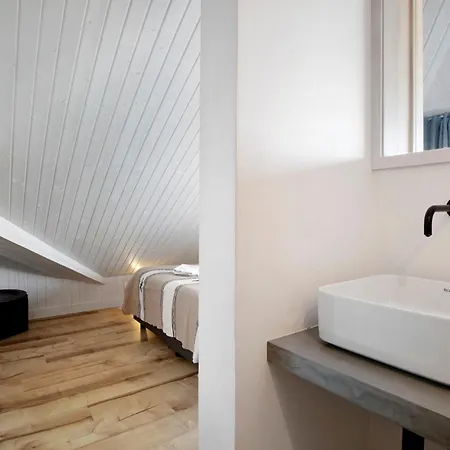 Holiday home Surfcastle And Surf School Ilha de Terra